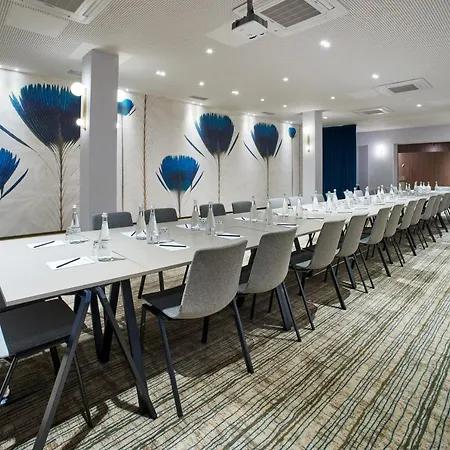 Radisson Centre فندق