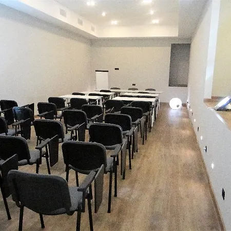 Radisson Centre فندق