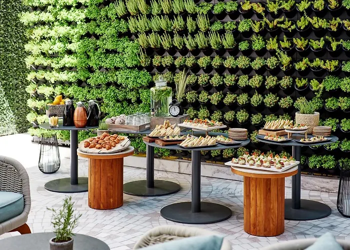 Radisson Centre Hotel 4*