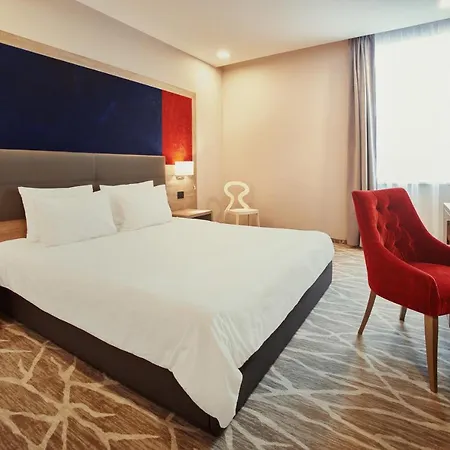 מלון Radisson Centre 4*