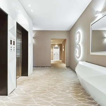 Radisson Centre מלון 4*